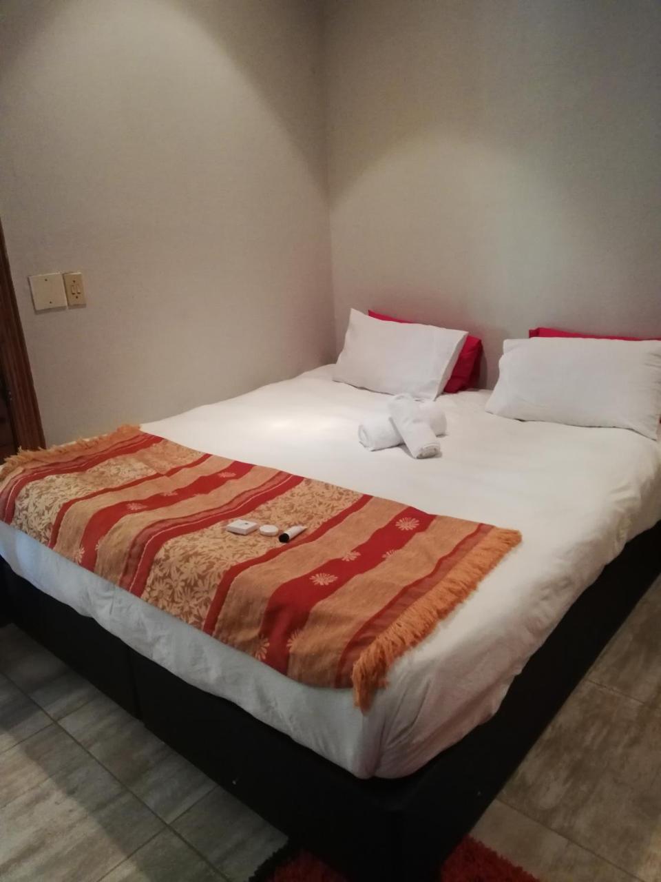 Green On Minni Guest House Претория Экстерьер фото