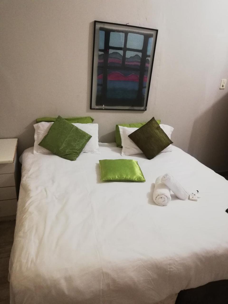 Green On Minni Guest House Претория Экстерьер фото