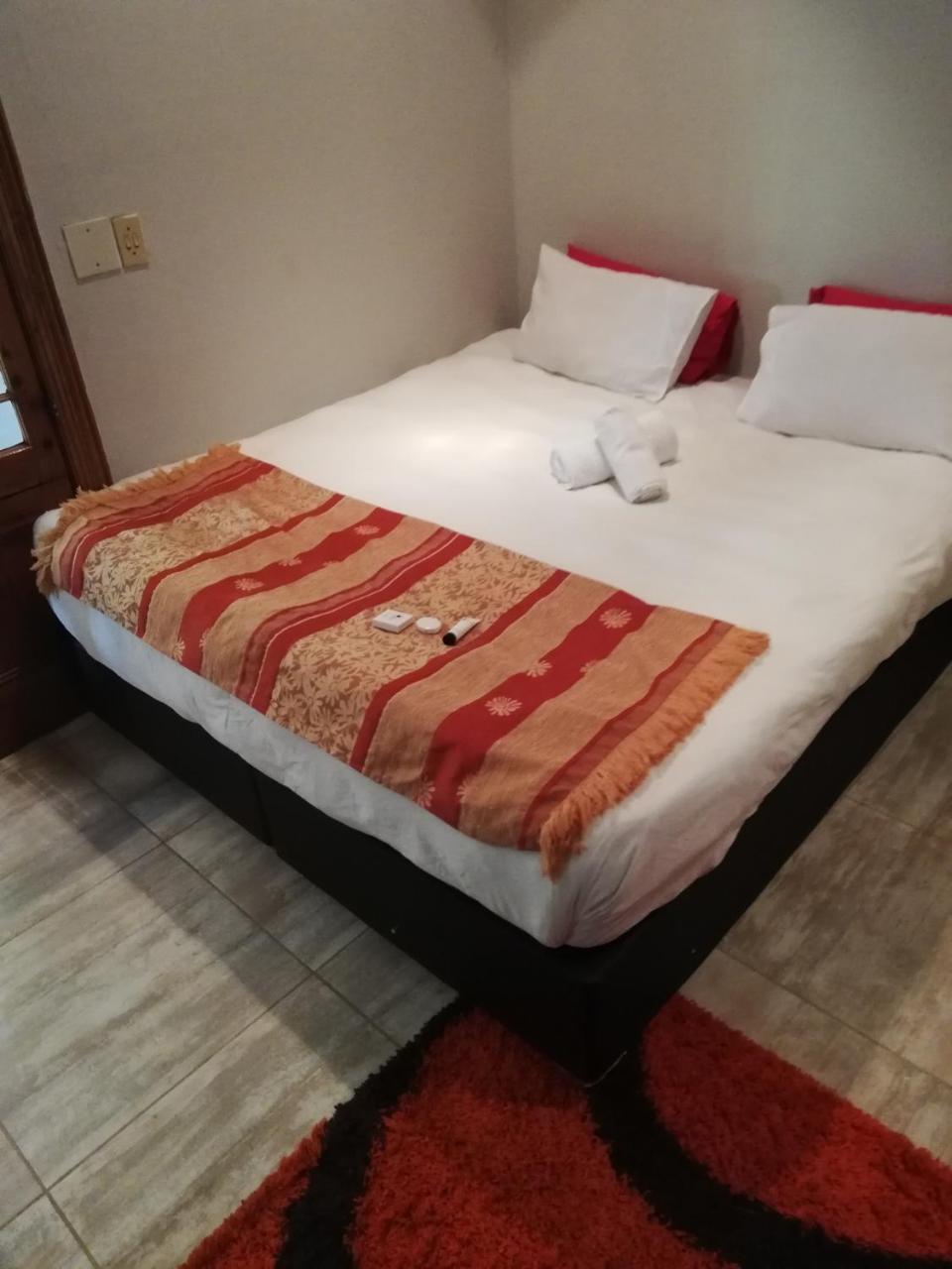 Green On Minni Guest House Претория Экстерьер фото