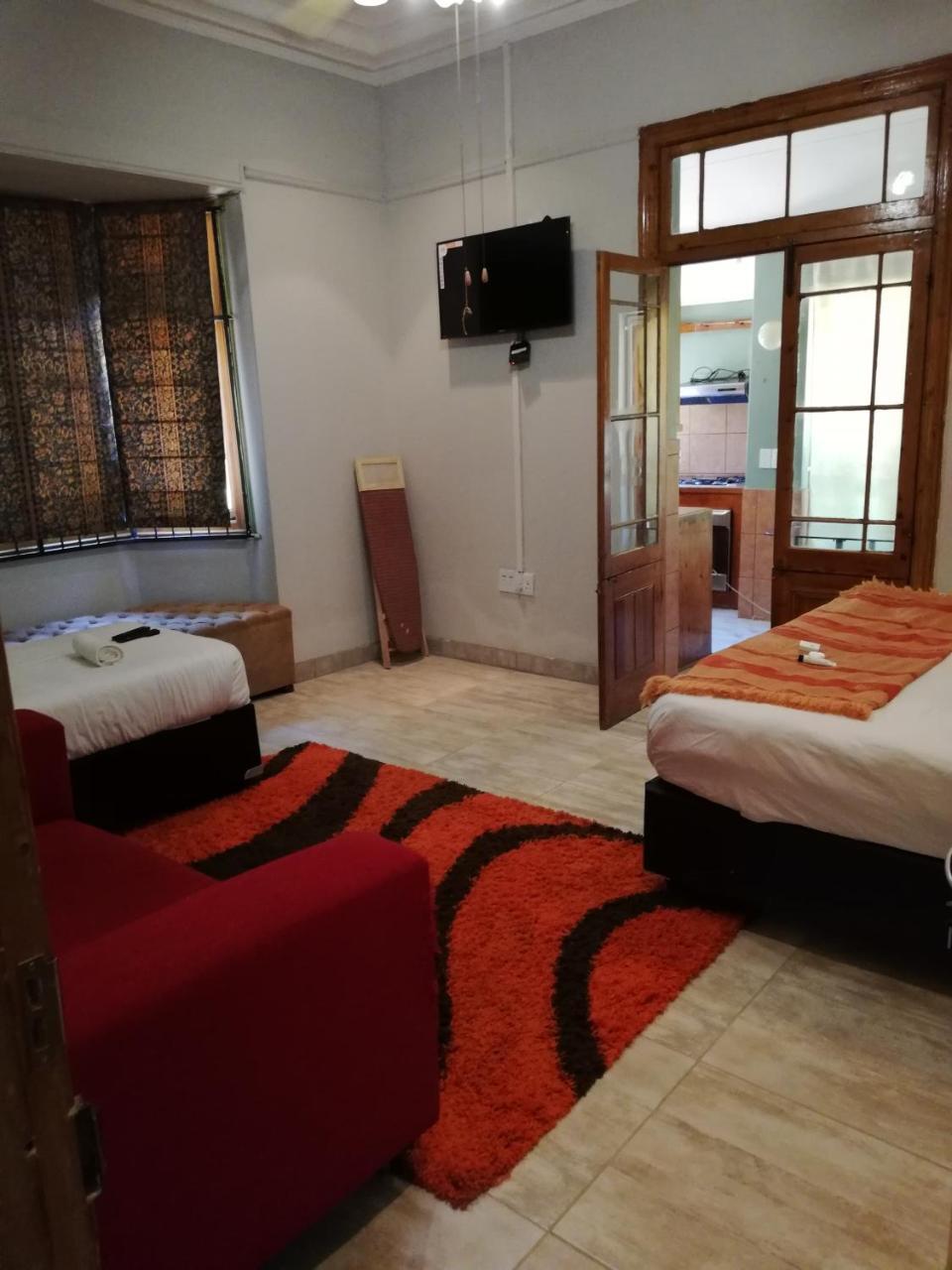 Green On Minni Guest House Претория Экстерьер фото