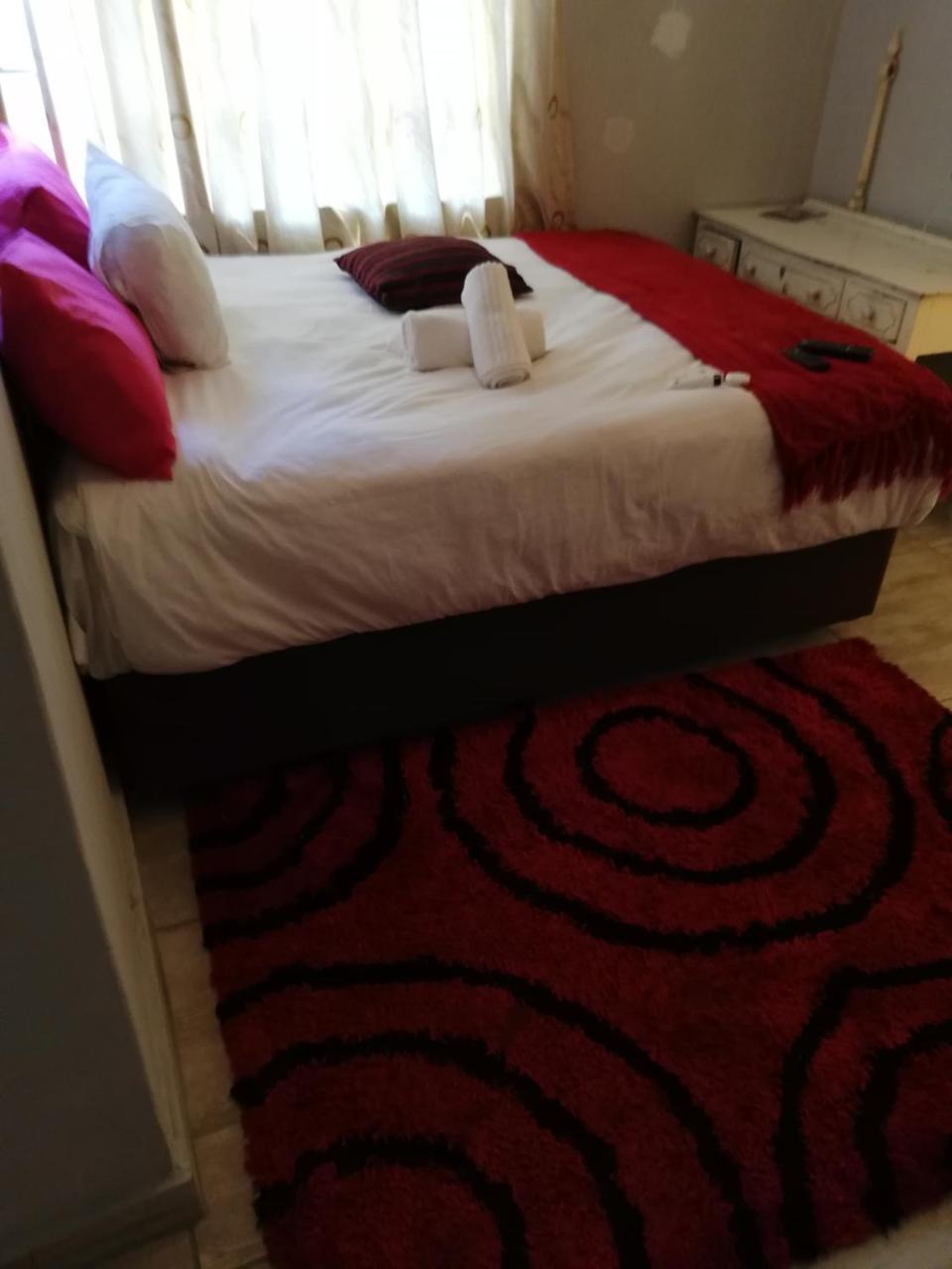 Green On Minni Guest House Претория Экстерьер фото
